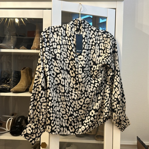 NastyGal NWT Satin Leopard Blouse US2 - Picture 3 of 3
